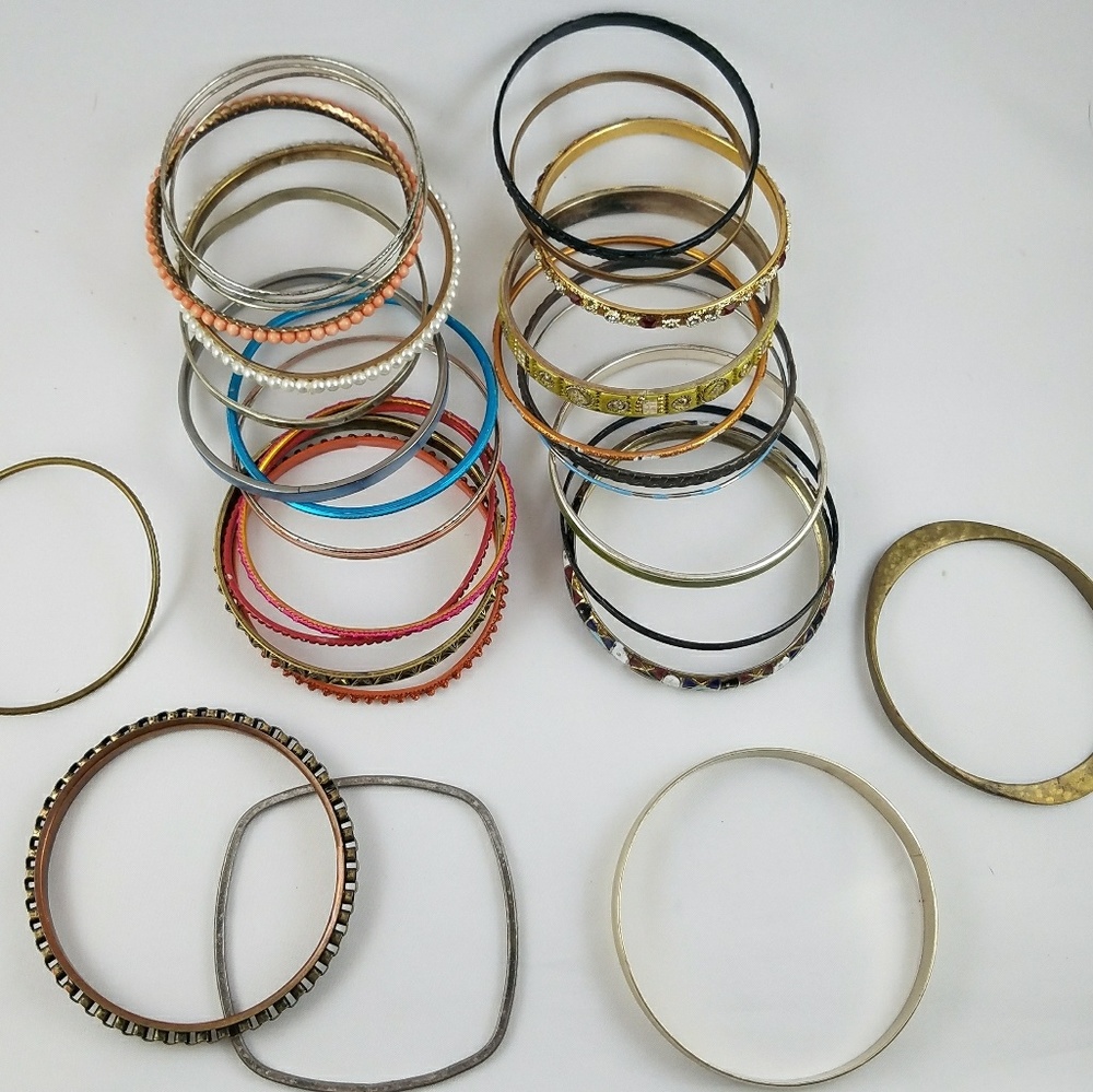 Bundle of 29 colorful bangles!